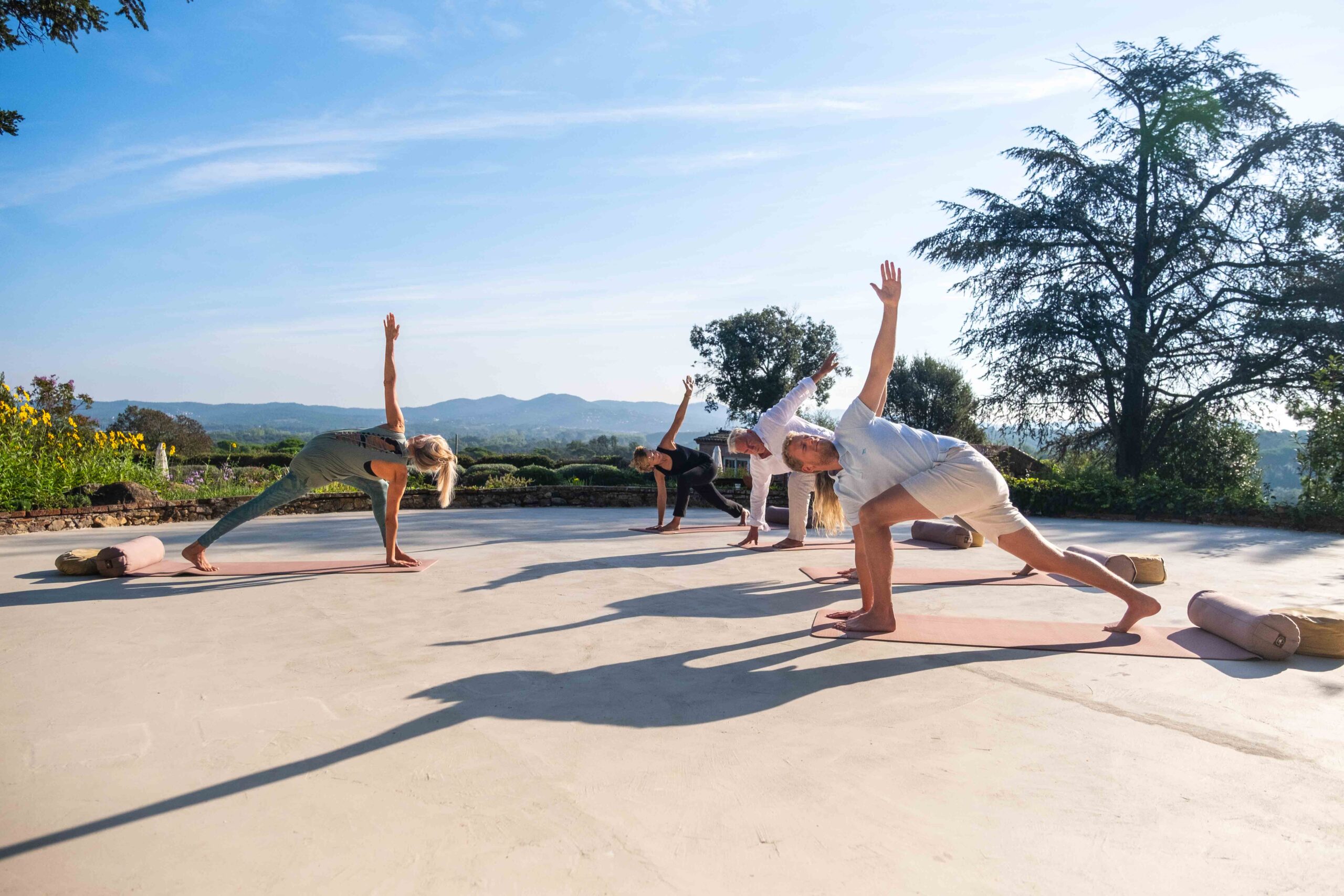 Mas Corazón yoga platform